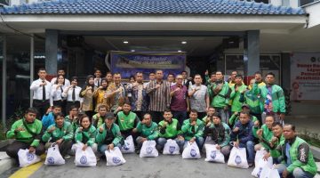 Rutan Kelas I Medan Bagikan 50 Paket Bansos kepada Pengemudi Ojek Online