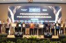 MOU-Kepala Kantor Wilayah (Kanwil) BPN Kepri, Nurus Sholichin, foto bersama seluruh Kepala Kantor Pertanahan se-Provinsi Kepulauan Riau dan para Pimpinan Cabang BRI, usai penandatanganan Perjanjian Kerja Sama (PKS). (Foto Humas).