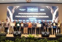 MOU-Kepala Kantor Wilayah (Kanwil) BPN Kepri, Nurus Sholichin, foto bersama seluruh Kepala Kantor Pertanahan se-Provinsi Kepulauan Riau dan para Pimpinan Cabang BRI, usai penandatanganan Perjanjian Kerja Sama (PKS). (Foto Humas).