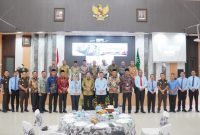 FOTO BERSAMA-Kepala Kantor Wilayah BPN Provinsi Kepulauan Riau, Nurus Sholichin foto bersama Kepala Kejaksaan Tinggi Kepulauan Riau, J. Devy Sudarso, Kepala Kantor Wilayah Kementerian Agama Provinsi Kepulauan Riau, Dr. H. Zoztafia dan Pejabat Kabupaten / Kota. (Foto Doc. BPN Kepri).